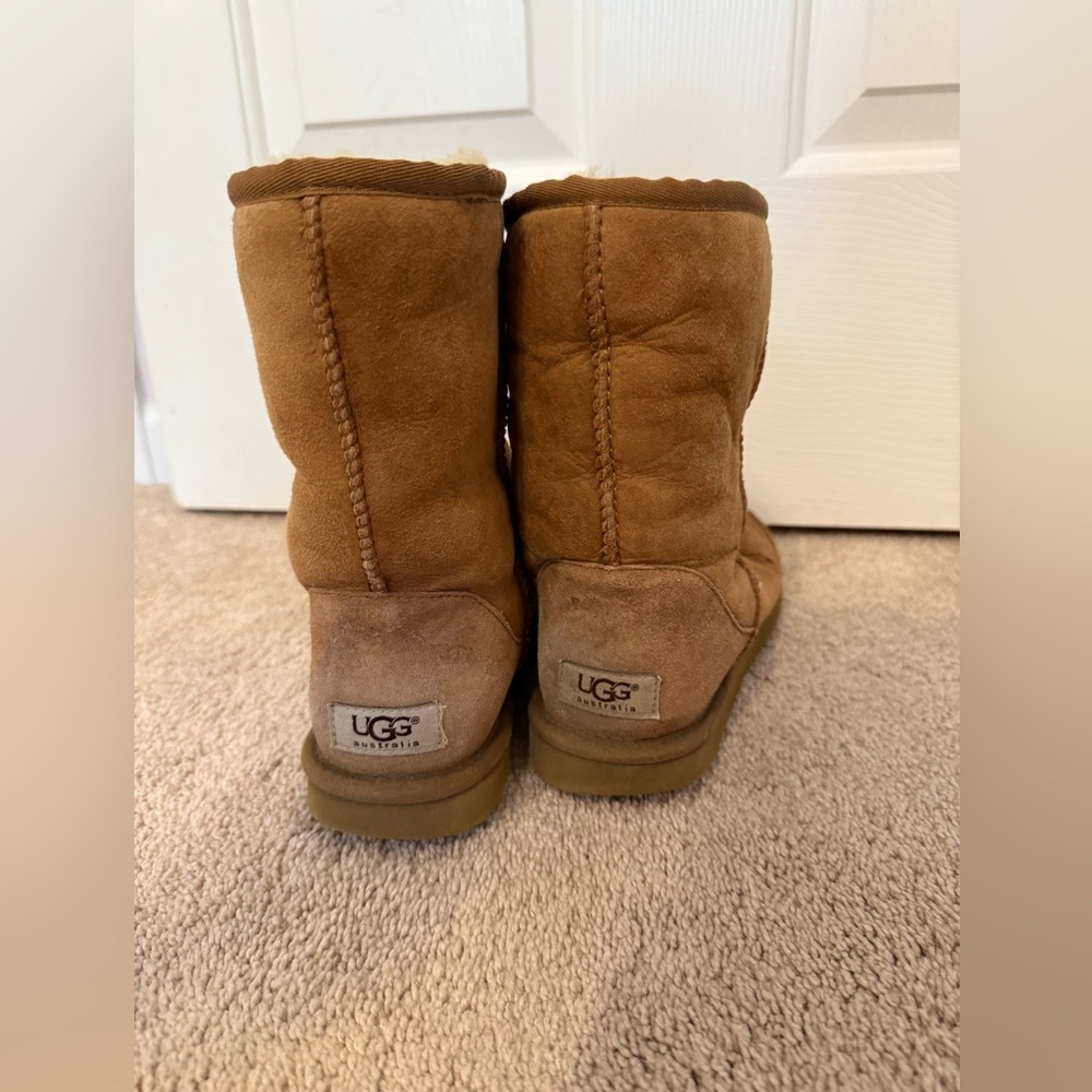 Authentic Uggs size 8 short **see description